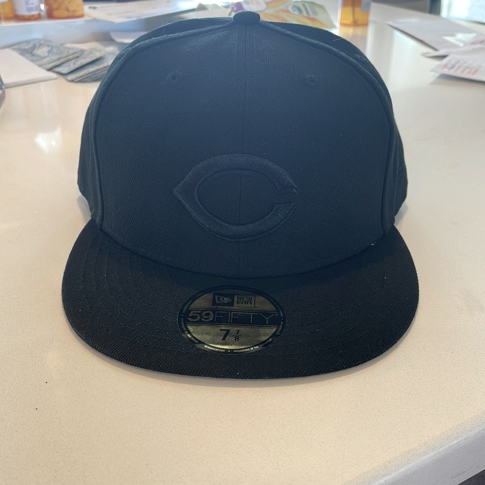 New Era fitted I Cincinnati Reds baseball hat.